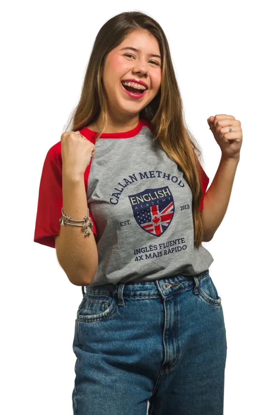 Yasmin Victória, aluna da English Academy, sorrindo e vestindo a camiseta do Método Callan
